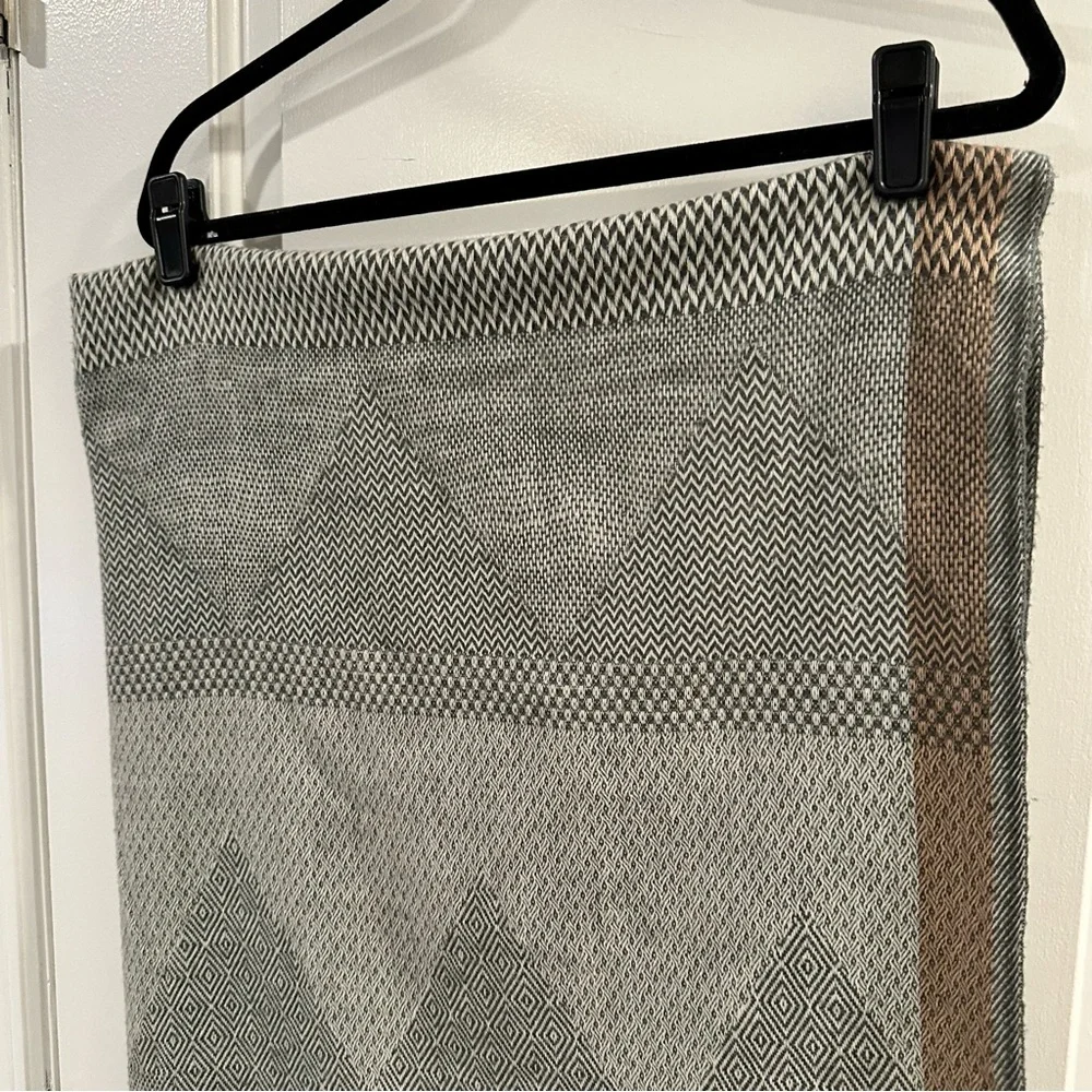 Madewell Angelweave Blanket Scarf in Grey with Mauve Print